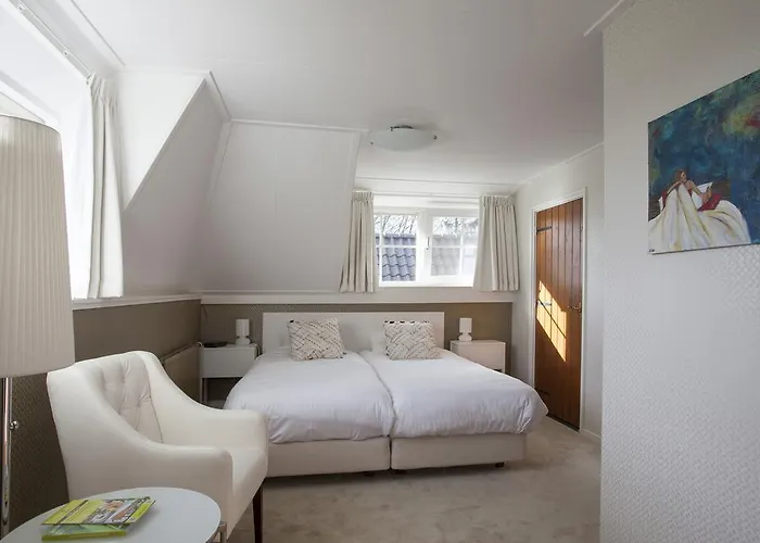 Logis Hotel De Tuinkamer 3*