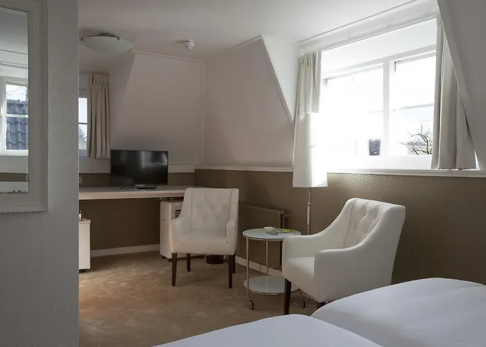 Hotell Logis Hotel De Tuinkamer 3*