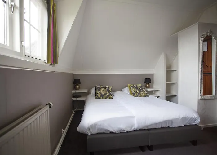 Logis Hotel De Tuinkamer 3*