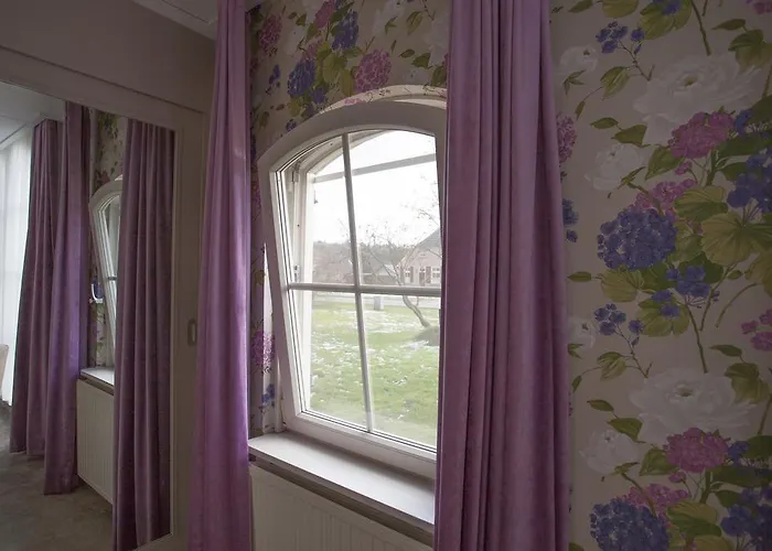 فندق Logis De Tuinkamer 3*